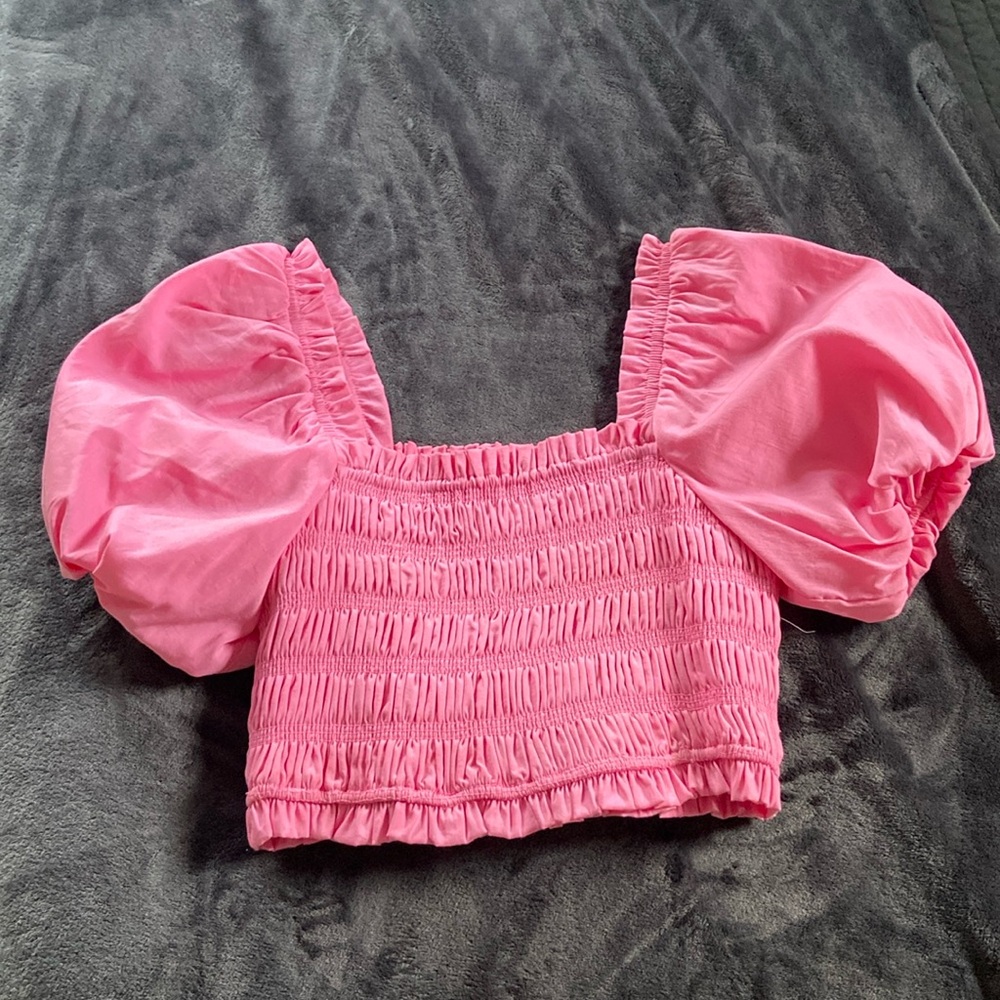 Pink top w/ bow